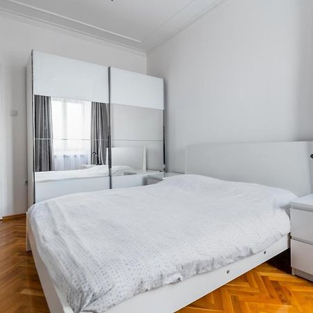 Vitosha Str 2Bd White & Blue Apt By Flat Mаnager Sofía Exterior foto