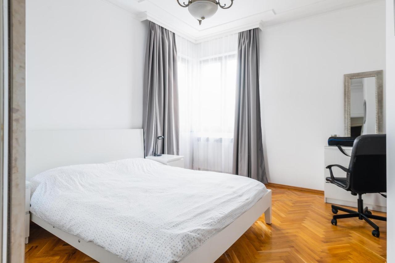 Vitosha Str 2Bd White & Blue Apt By Flat Mаnager Sofía Exterior foto