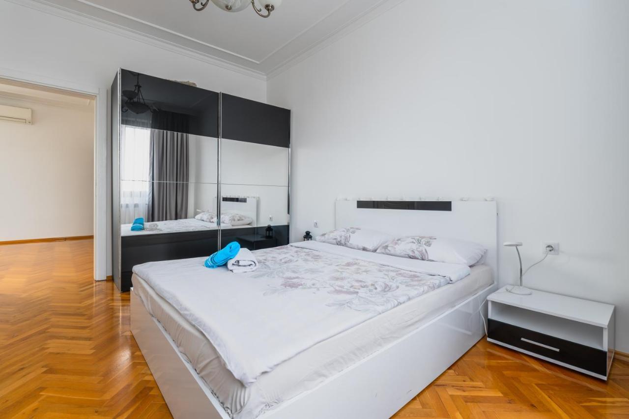 Vitosha Str 2Bd White & Blue Apt By Flat Mаnager Sofía Exterior foto