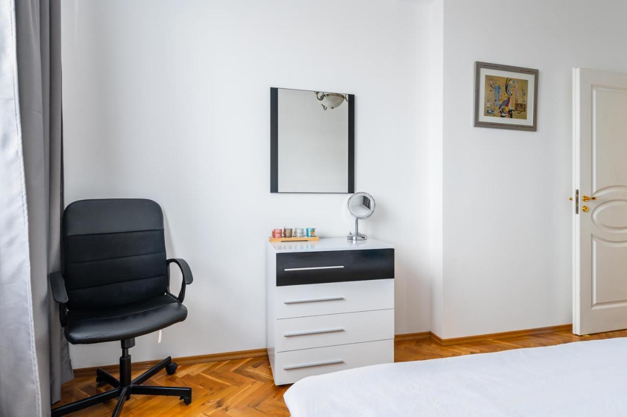 Vitosha Str 2Bd White & Blue Apt By Flat Mаnager Sofía Exterior foto