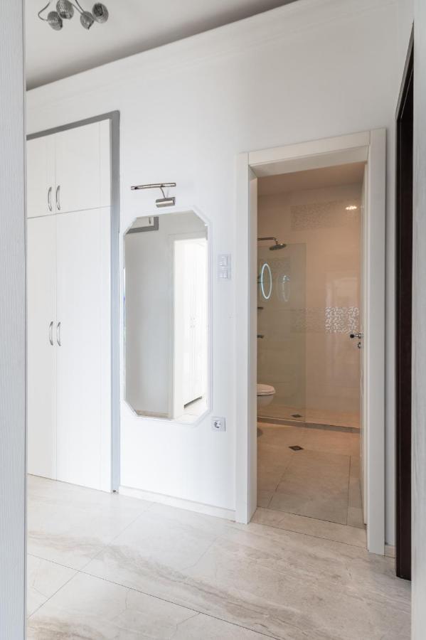 Vitosha Str 2Bd White & Blue Apt By Flat Mаnager Sofía Exterior foto
