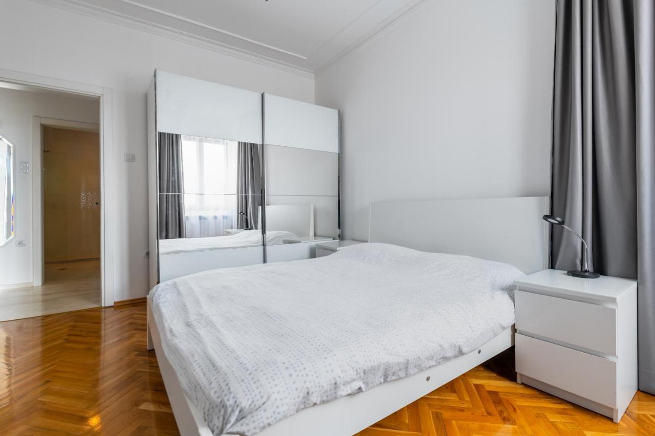 Vitosha Str 2Bd White & Blue Apt By Flat Mаnager Sofía Exterior foto